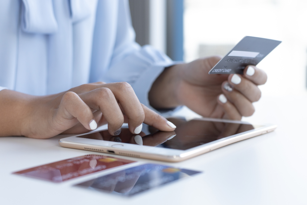Brokerage Debit Card VS Bank Debit Cards: What’s The Difference When You Use A Debit Card To Make Payment