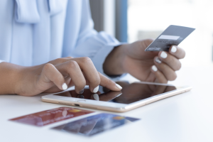 Brokerage Debit Card VS Bank Debit Cards: What’s The Difference When You Use A Debit Card To Make Payment